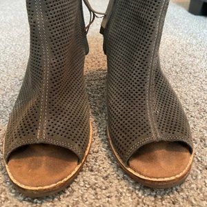 Toms Suede Open Toe Majorca Bootie. Block Heel. Olive